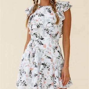 *NWT❗️Selfie Leslie Wilton Floral Dress